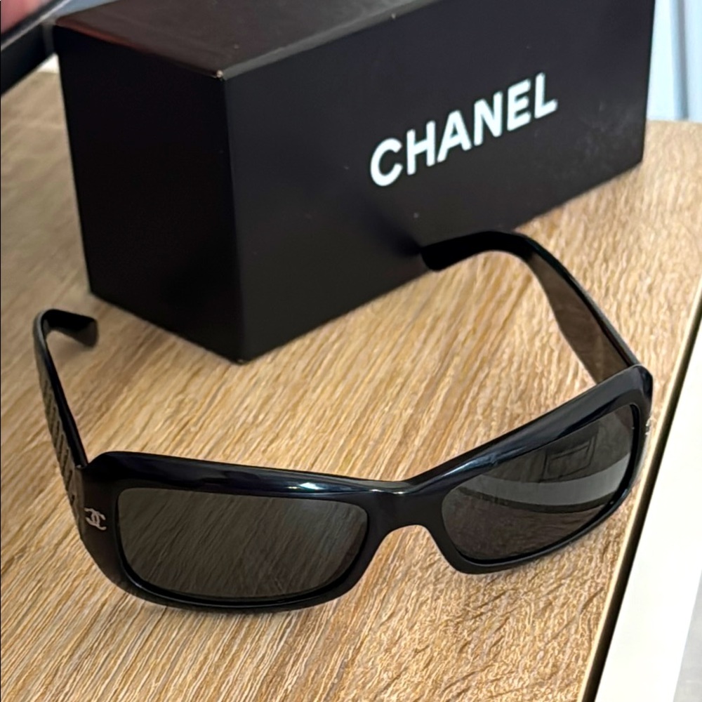 CHANEL Sunglasses
